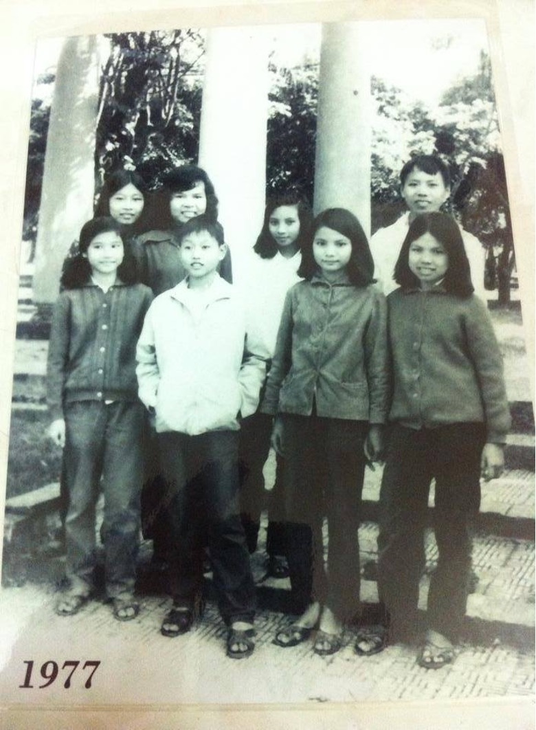 Outside the Nguyễn Viết Xuân Boarding School for Children of the Martyrs in Hà Nội, courtesy of the photographer © Tạ Mạnh Hùng